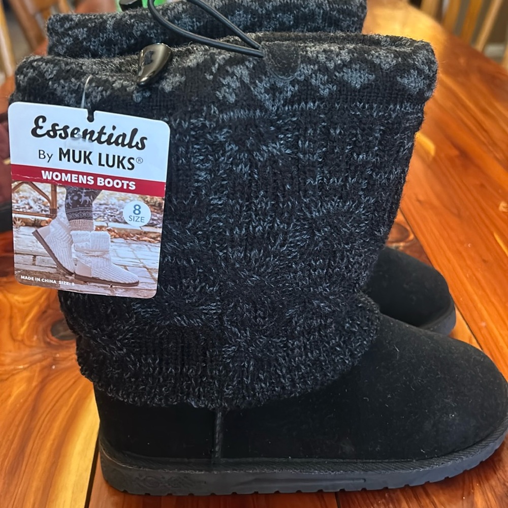 NWT! Ladies Sweater Top Boots